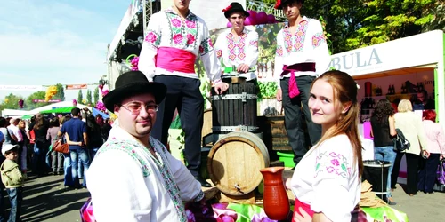 Licorile au umplut paharele moldovenilor în acest weekend