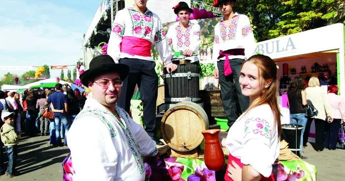 Licorile au umplut paharele moldovenilor în acest weekend