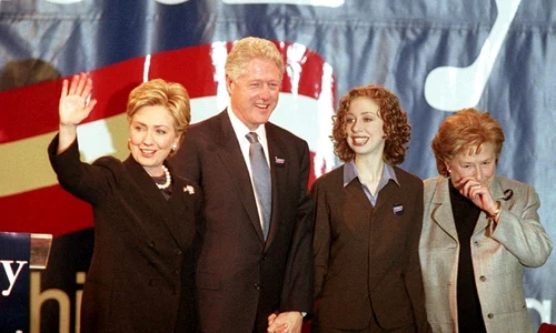 Bill Clinton şi fiica sa, Chelsea, au susţinut o pe Hillary Clinton în campania pentru Senat a acesteia, în iunie 2000 jpeg