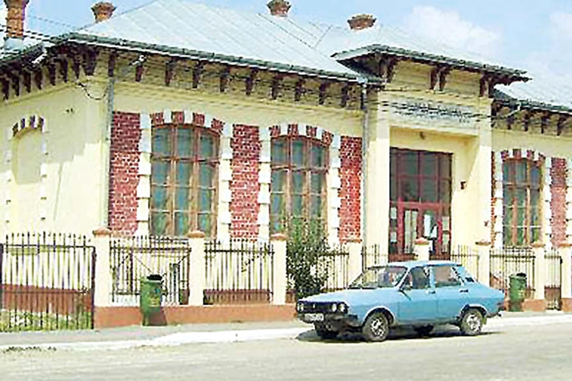 Clasa a IX-a este  obligatorie pentru toţi