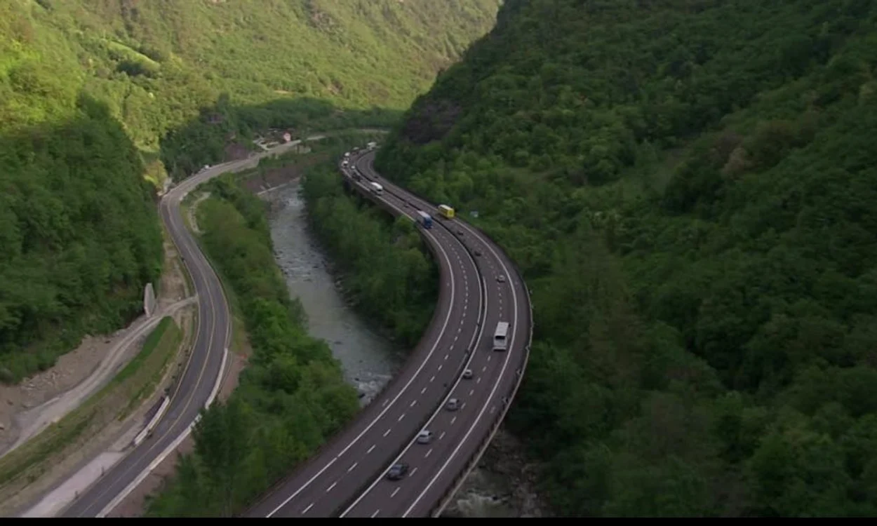 
    Traseul Autostrăzii Făgăraș-Brașov   