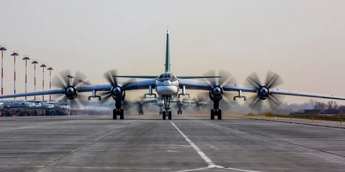 Bombardiere strategice TU95 FOTO Profimedia