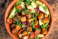 salata tofu prăjit post shutterstock 2044088477 (1) jpg