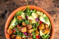 salata tofu prăjit post shutterstock 2044088477 (1) jpg
