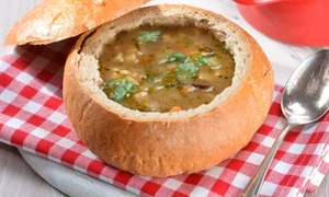 ciorba de fasole in paine 580x400 jpeg