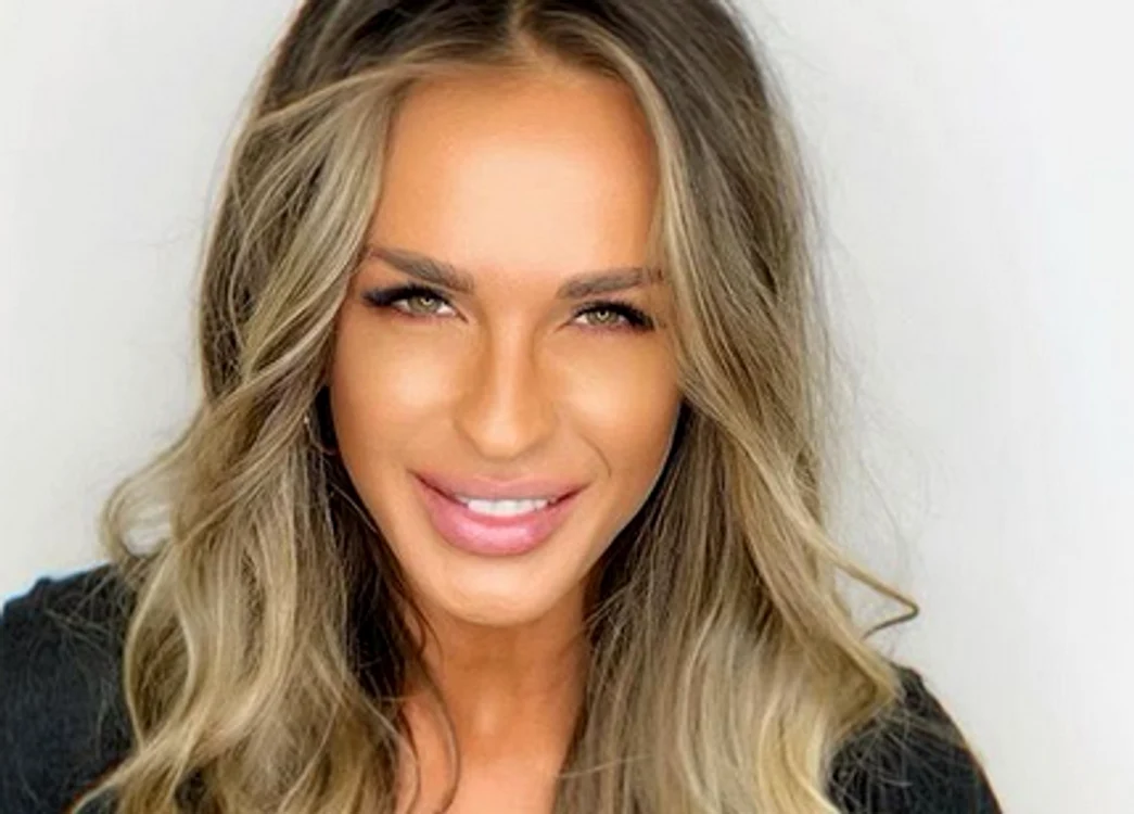 
    Aceasta este o nouă imagine în care Diana Munteanu pare o cu totul altă fatăfoto: arhivă personală  