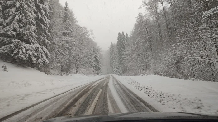 Pe DN74, la urcarea Dealului Mare FOTO Adevărul