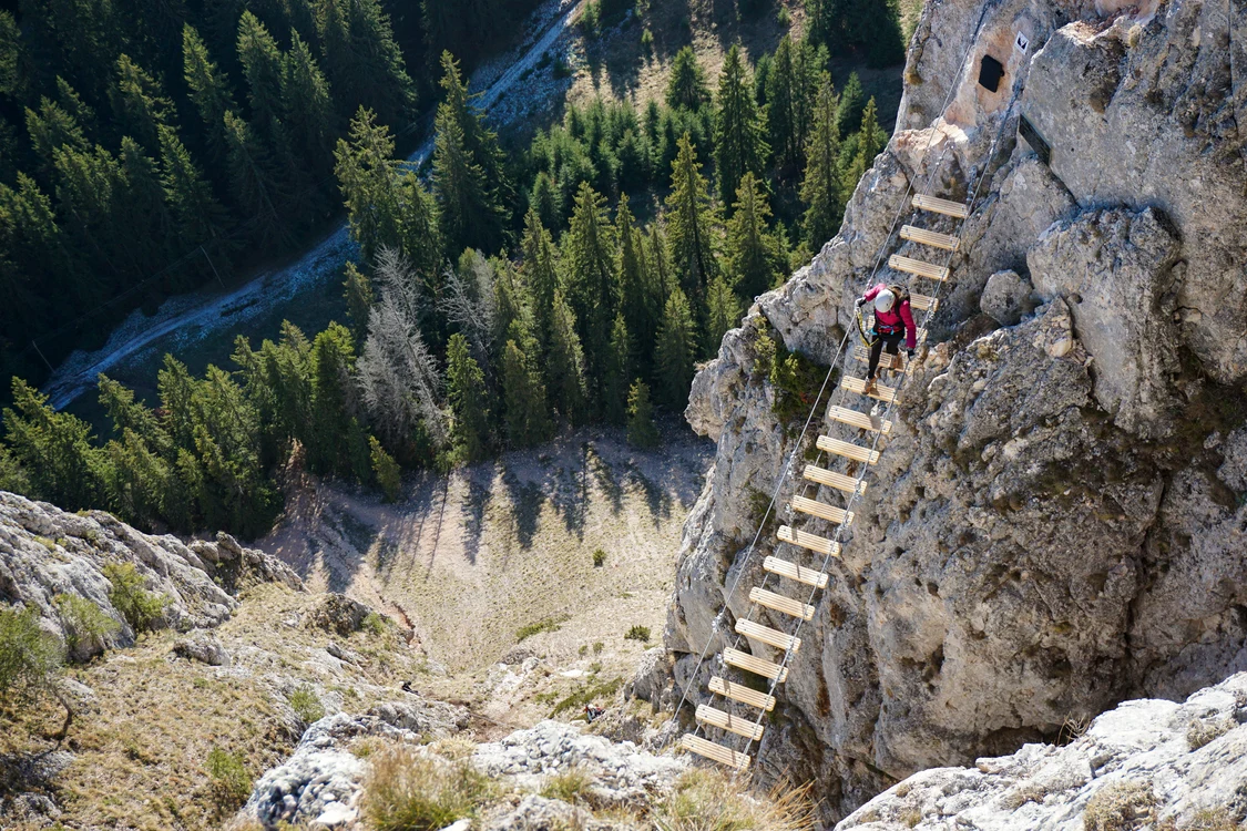 Traseu de via ferrata în munți