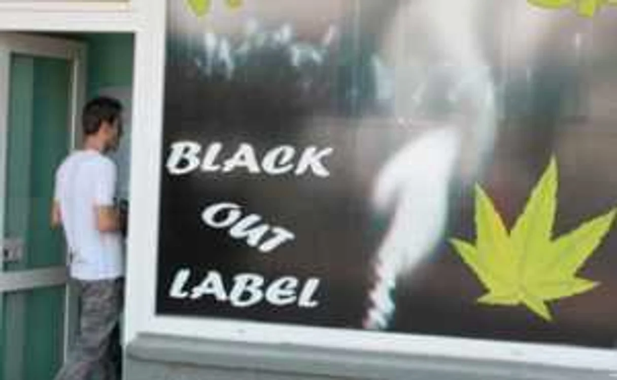 Neamt: Tinerii cresc veniturile weed shop-urilor din oraş