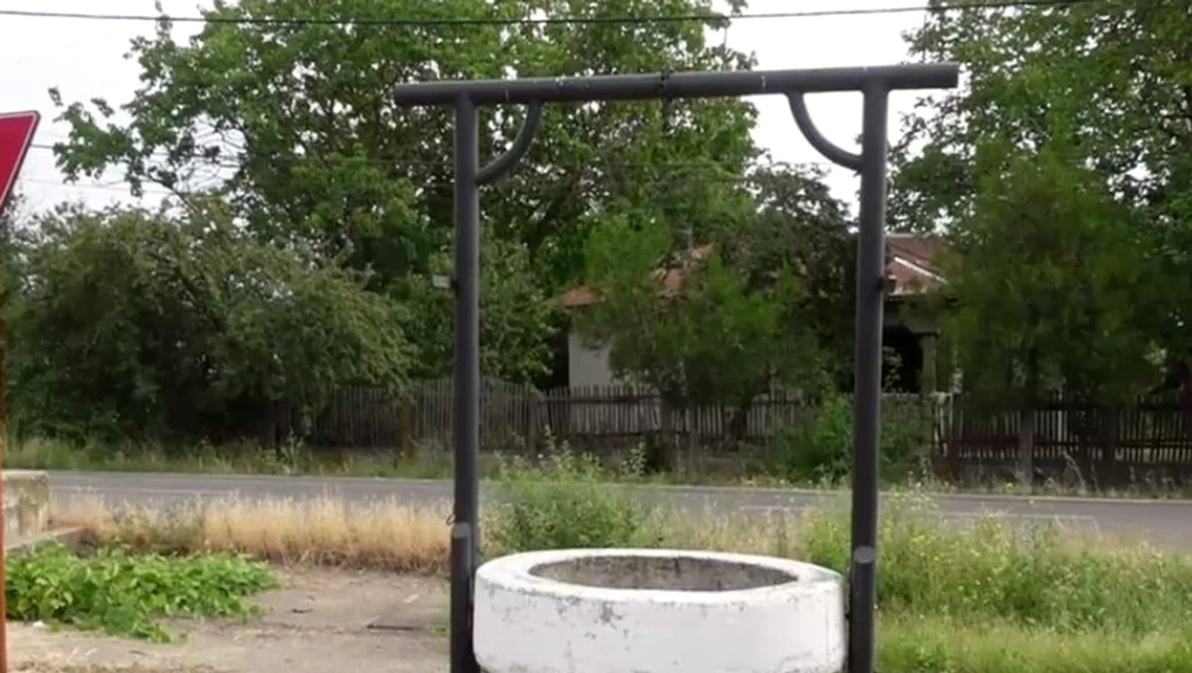 Localnicii trăiesc greu fără apă curentă / foto: captura Digi24