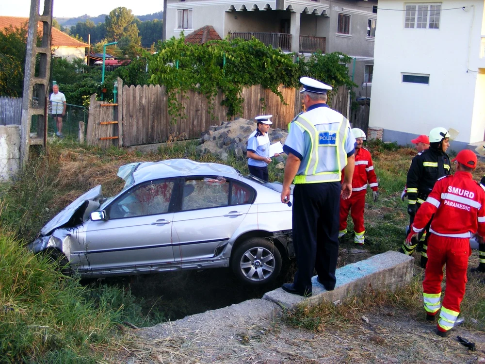 Accidentul s-a soldat cu rănirea unui pasager. ARHIVĂ.