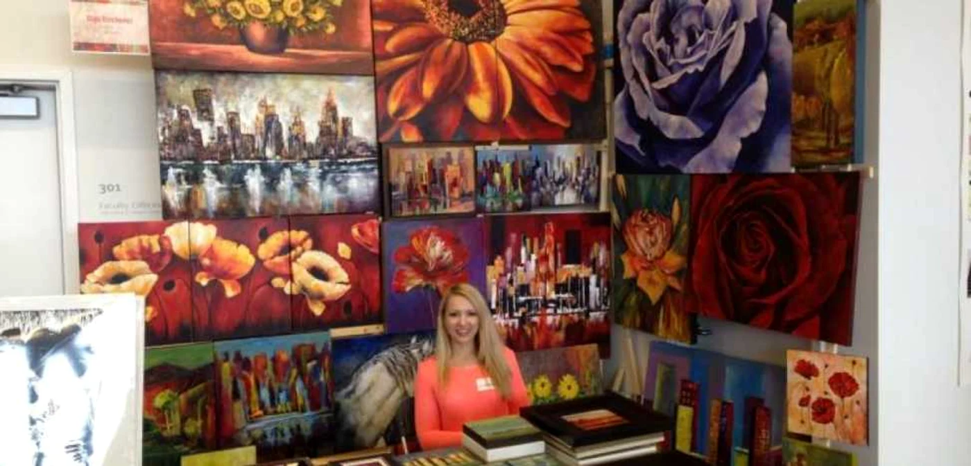 Pe lângă design-ul grafic, un hobby al Olgăi încă din copilărie este pictura FOTO: Arhivă Personală