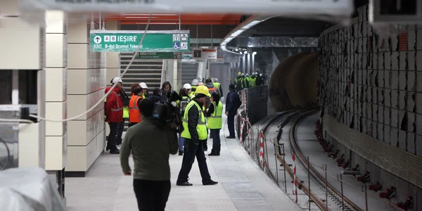 Scandalul dintre constructorul magistralei V și Metrorex a blocat și finisarea lucrărilor din stațiile de metrou jpeg