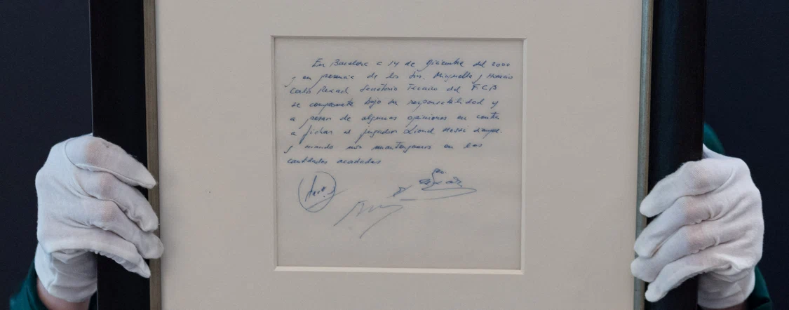 Șervețelul pe care a fost semnat angajamentul lui Messi 