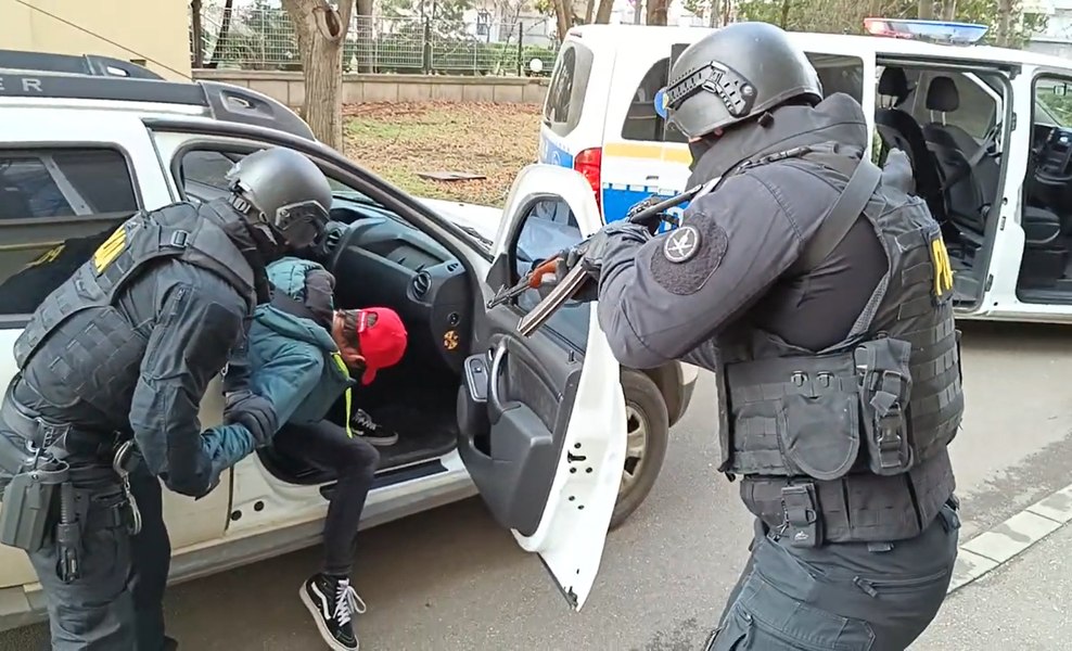 Operațiunea specială în care 11 liceeni au fost cooptați de polițiști VIDEO