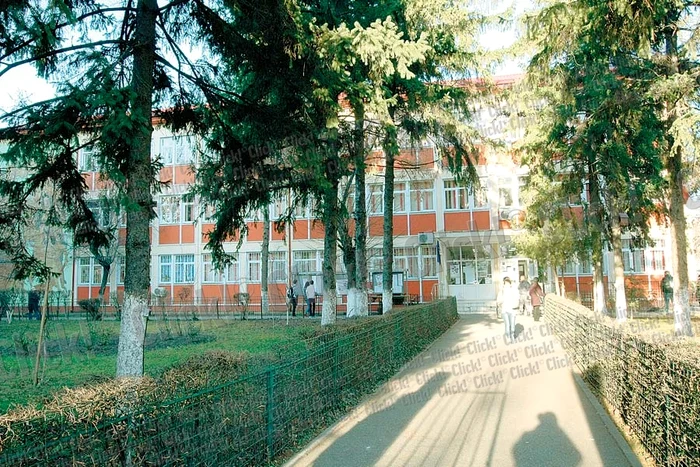Şcoala nr. 172 «Sfântul Andrei». Părinţii susţin că profesorii  au avut pretenţii mari pentru  fondul şcolii: imprimante,  laptopuri şi televizoare (Fotografii: Marian Iliescu )
