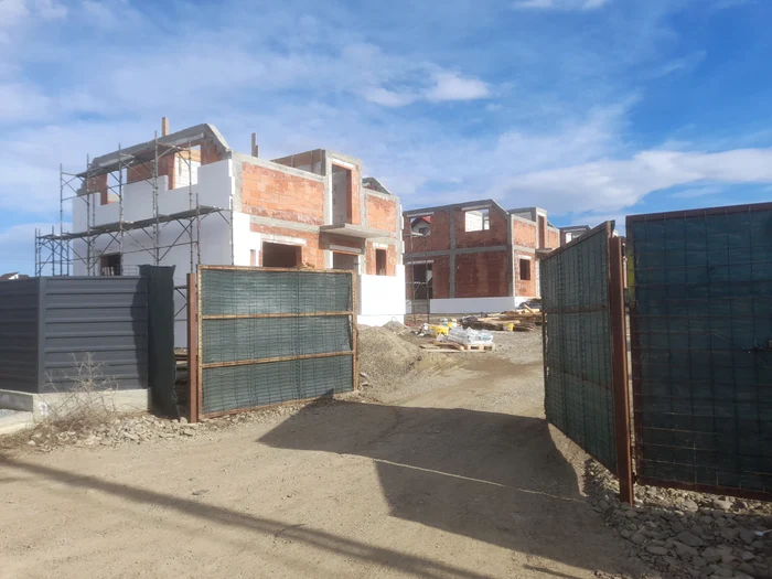 Case în construcții la Șcheia - Suceava FOTO Alina Iosif