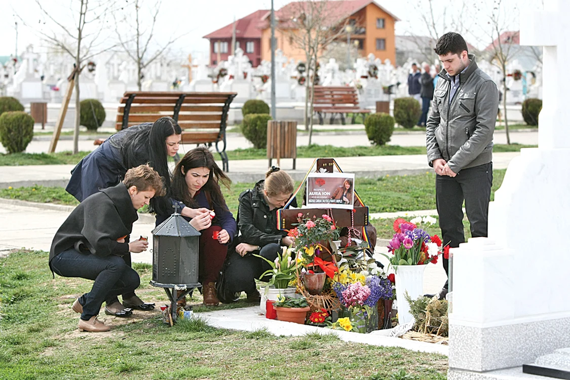 Părinţii, un frate şi  două surori, sunt  moştenitorii Aurei