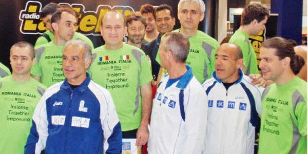 Românii şi italienii de la două cluburi au făcut front comun, alergând în tricouri identice