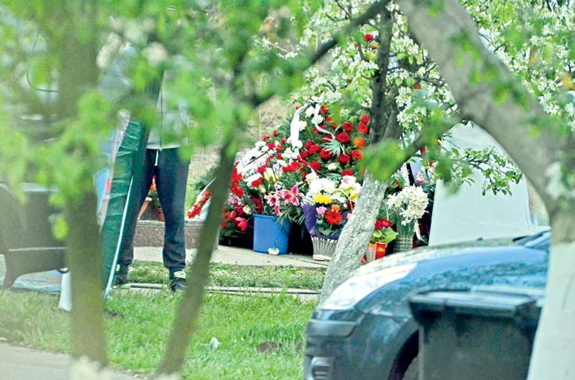 Înmormântarea s-a  terminat în jurul orei 20.00