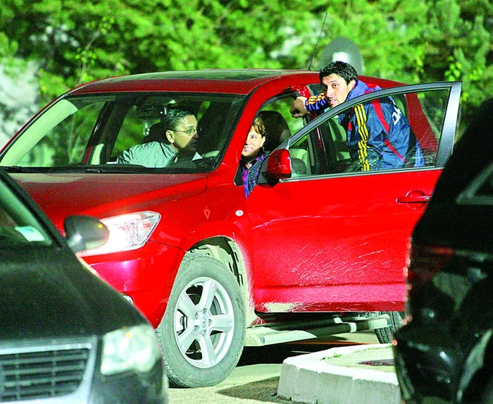 
    Marica s-a antrenat  sub privirile  părinţilor săi  