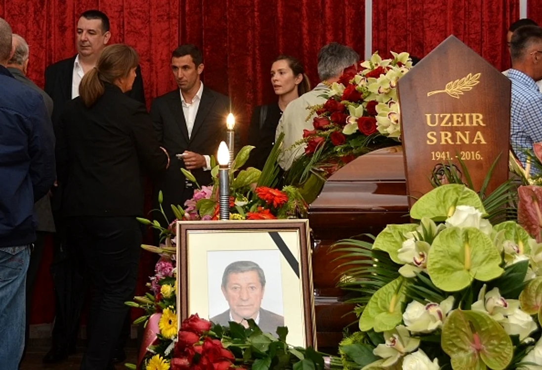 
    Srna, la funeraliifoto: Gulliver   