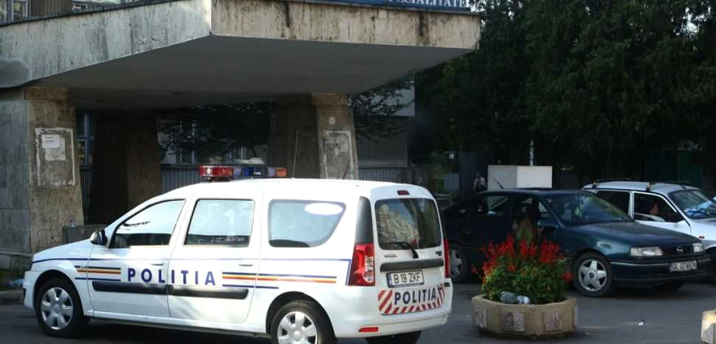 Şoferul a fost adus la spital pentru prelevarea probelor biologice. 