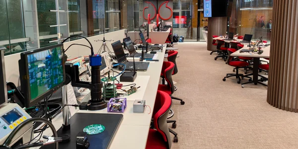 Laborator Vodafone Innovation Hub, la UPB FOTO Adrian Pogîngeanu jpg