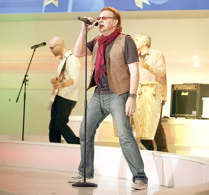 
    Solistul a ajuns la sapă de lemn din cauza tratamentelor scumpe  