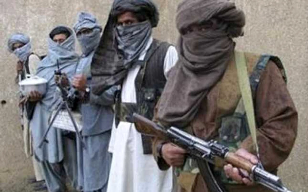 Pakistan: 300 de studenţi şi profesori au fost răpiţi de către militanţii talibani