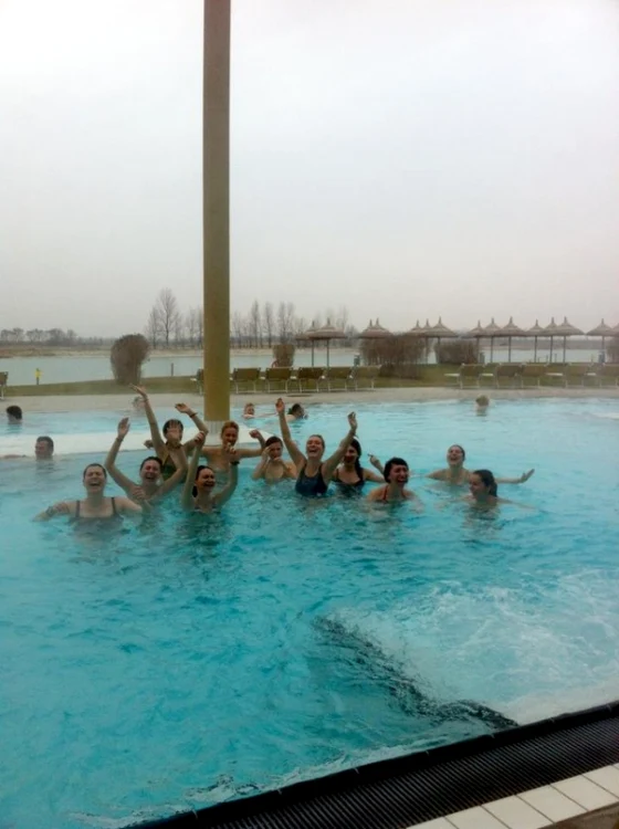 Esca la piscină