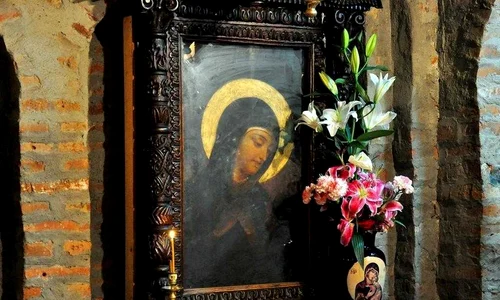 Icoana Maicii Domnului facatoare de minuni de la Manastirea Rohia jpg