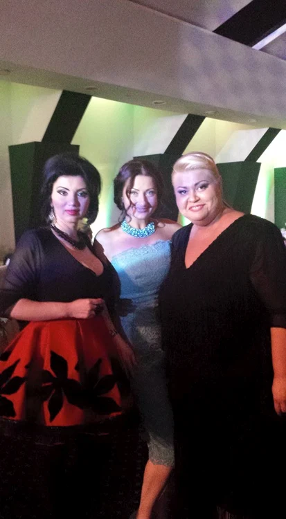 Adriana Bahmuţeanu, Gabriela Cristea şi Camelia Enciu - trei foarte bune prieteneFoto: Arhivă personală