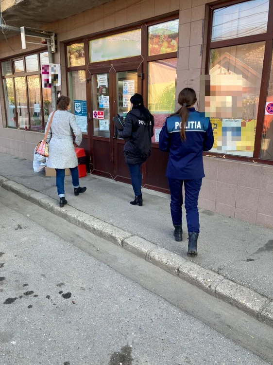 Poliţiştii au verificat modul în care sunt respectate măsurile sanitare. Foto: IPJ Alba