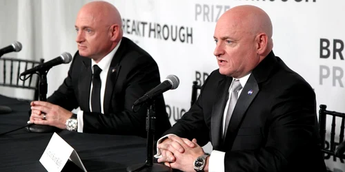 Scott Kelly si Mark Kelly FOTO via Getty Images North America