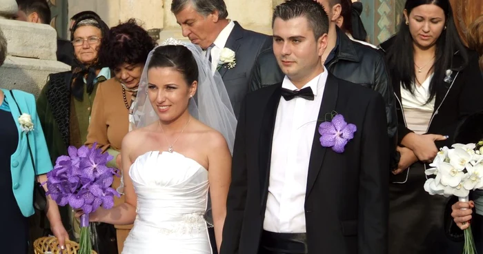 Roxana şi Bogdan şi-au unit destinele la Ctedrala Sf. Alexandru din oraş