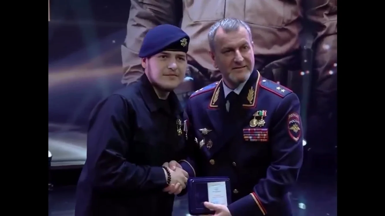 Adam Kadîrov a fost decorat de poliția rutieră. FOTO: captură video X