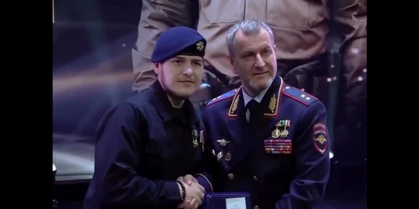 Fiul lui Ramzan Kadîrov, decorat de poliția rutieră cu medalie în ciuda accidentui mortal. FOTO captura video X