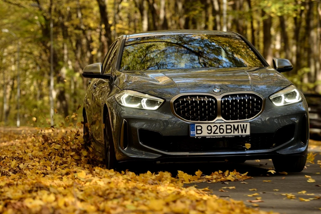 M135i se poziţionează în vârful gamei, atât ca putere, cât şi ca preţ