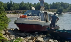 ambarcatiune a intrat in mal bratul sulina foto tulceanoastra webp