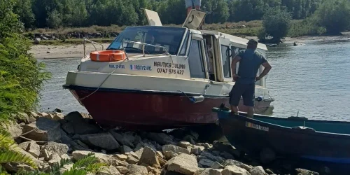 ambarcatiune a intrat in mal bratul sulina foto tulceanoastra webp