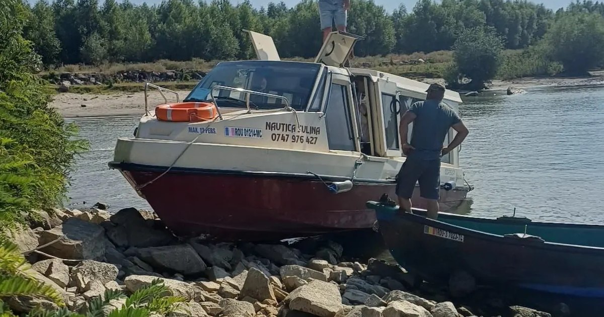 Cinco răniți în accident maritim în Delta Dunării: o ambarcațiune a lovit malul pe Brațul Sulina.