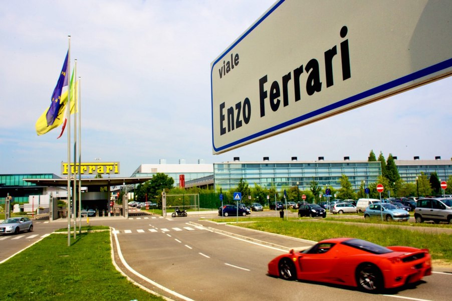 Ferrari va lansa un supercar electric în 2025. Va fi „unic în fiecare privinţă"