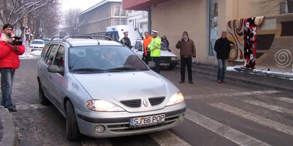 Prima maşină a trecut pe strada Pieţei în jurul orei 10.30