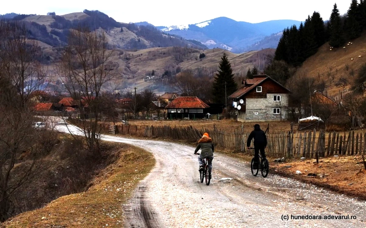 Câmpa, Valea Jiului, un al momârlanilor.