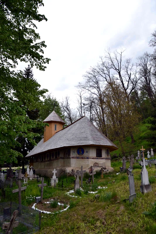 Biserica de lemn „Sf Nicolae” și „Bunavestire” – Robaia jpg