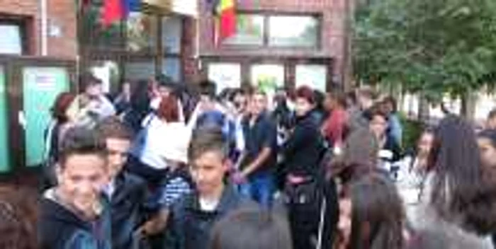 O singura eleva din Valcea a obtinut in acest an media 10 la Evaluarea Nationala. Foto Adevarul