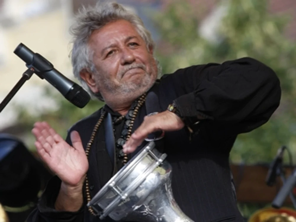 
    Ovidiu Lipan Ţăndărică  