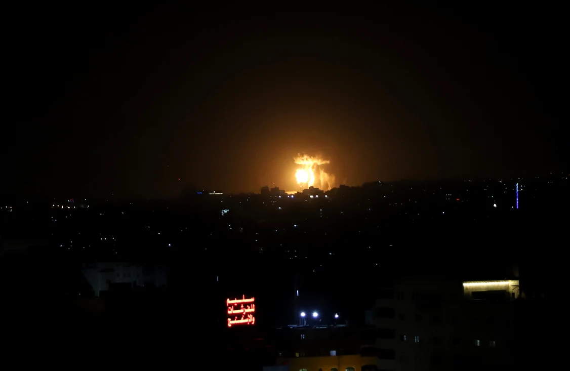 Armata israeliană a bombardat Fâșia Gaza și Libanul FOTO Profimedia