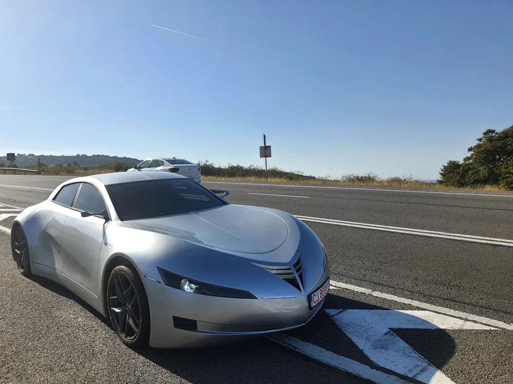 Mașina electrică produsă la Cluj a fost scoasă la vânzare cu 450.000 de euro. FOTO: Remus Florescu